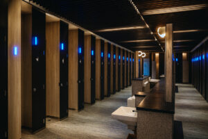 岡崎サービスエリア(上り)のトイレに設置されたハーツエンタープライズ株式会社の満空表示ランプ